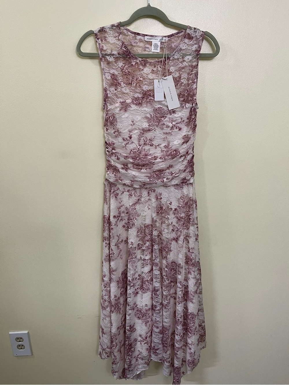 NEW Altar’d State White & Pink Lace Maxi Dress Size Medium NWT - Picture 3 of 6